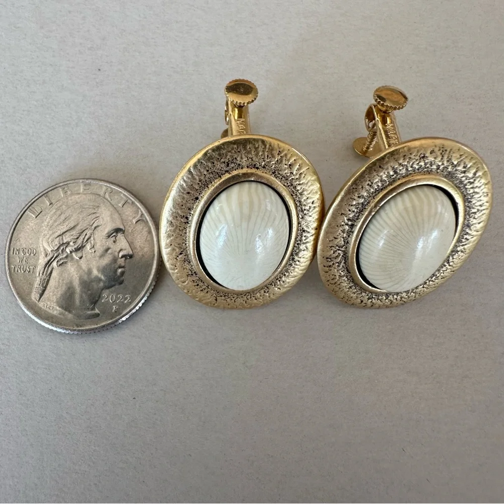 SOLD Vintage Napier Brushed Gold Tone and Ivory Oval Screw Back Clip On Earring - Picture 5 of 6